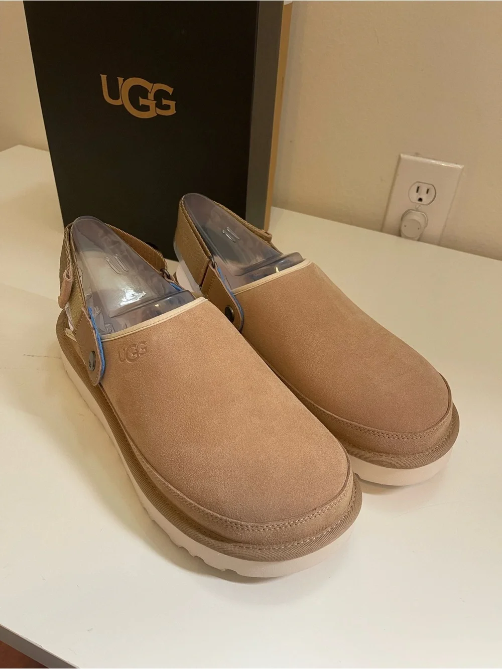 UGG MEN GOLDEN-COAST SUEDE CLOGS Size 11